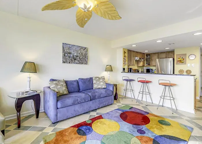Bright With Balcony Views Pool Game Tennis Court & Ac Holiday home