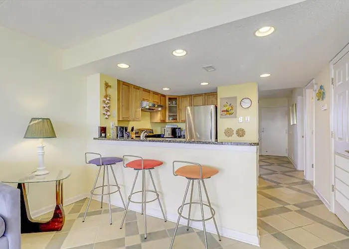 Bright With Balcony Views Pool Game Tennis Court & Ac Holiday home