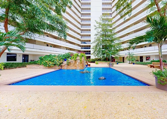 Holiday home Bright With Balcony Views Pool Game Tennis Court & Ac