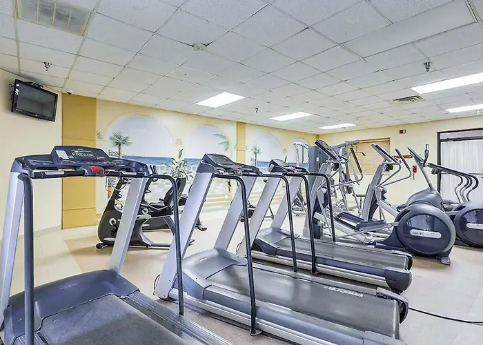 Bright With Balcony Views Pool Game Tennis Court & Ac Holiday home *