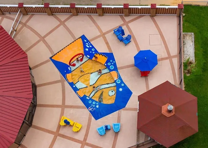 Holiday home Bright With Balcony Views Pool Game Tennis Court & Ac *