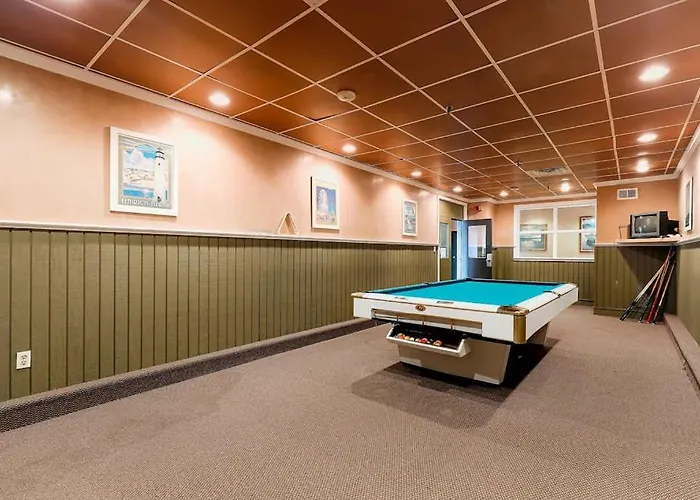 Bright With Balcony Views Pool Game Tennis Court & Ac