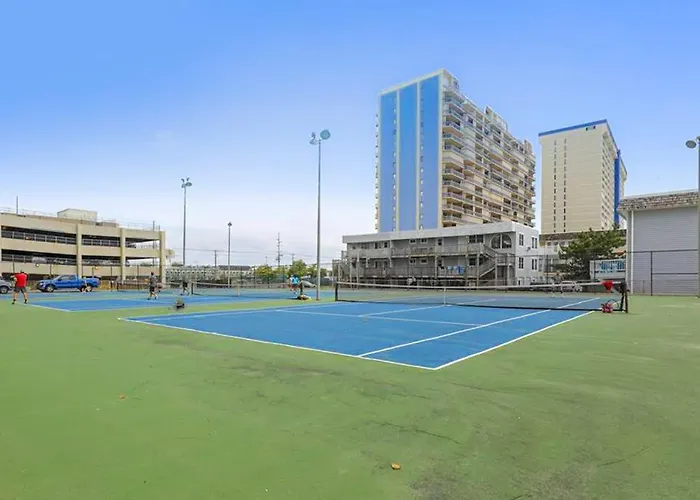 Bright With Balcony Views Pool Game Tennis Court & Ac *