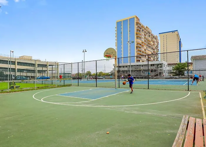 Holiday home Bright With Balcony Views Pool Game Tennis Court & Ac